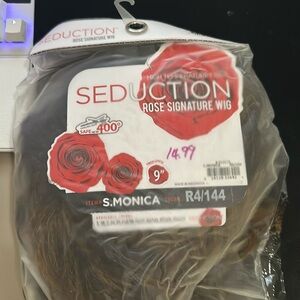 Seduction rose signature Wig